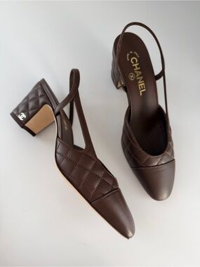 CHANEL QUILTED SLINGBACK MID HEELS